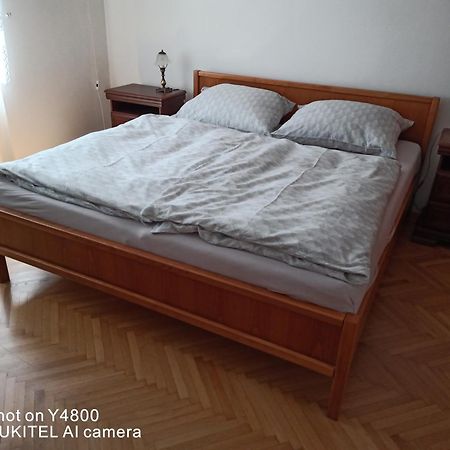 Byt - Apartman - Robotnicka Bratislava Bagian luar foto